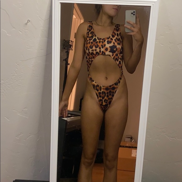 Cheetah swimsuit - Picture 1 of 5